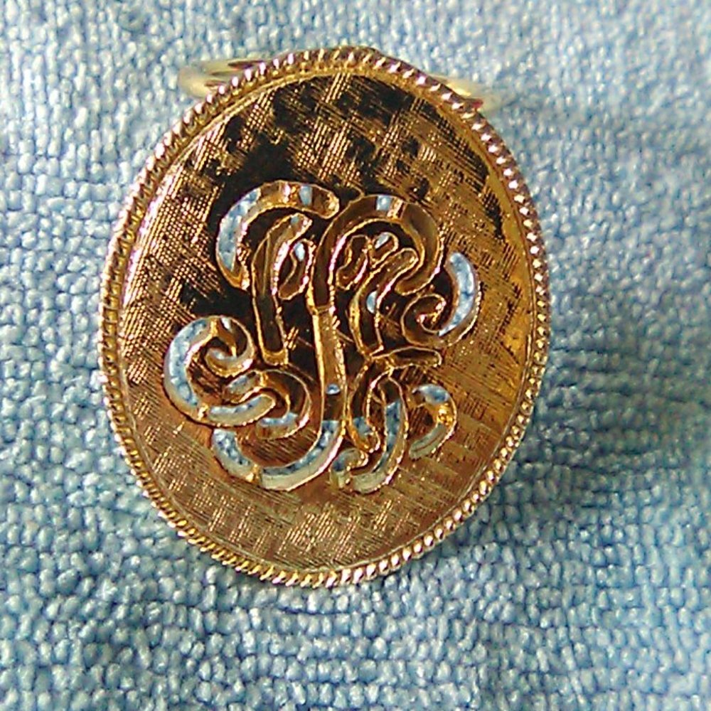 Vintage gold scarf ring.